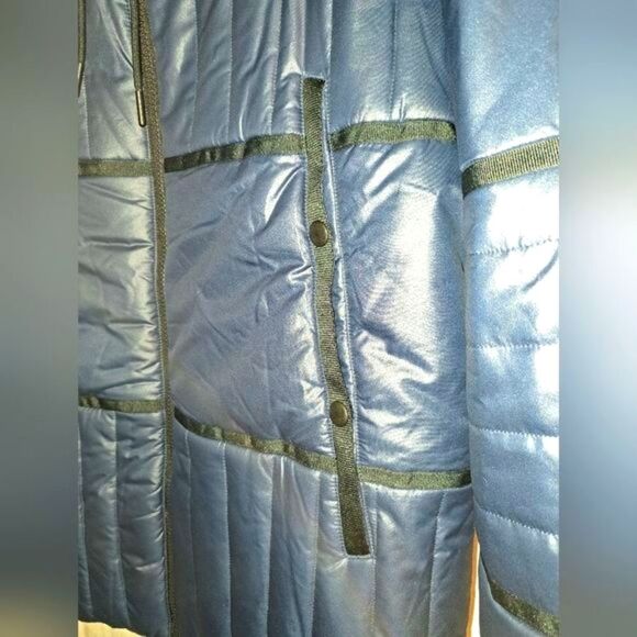 NWOT Reebok Puffer Jacket - Picture 4 of 9